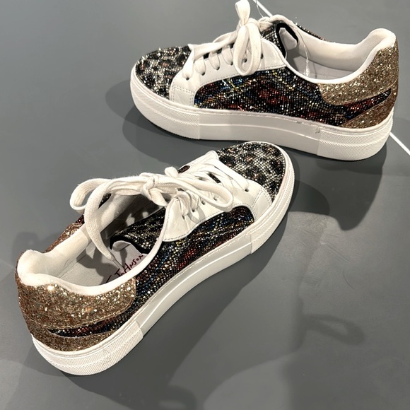BETSY JOHNSON Rhinestone encrusted, Women’s Lindsay sneakers. Size 6 LIKE NEW - Picture 5 of 16